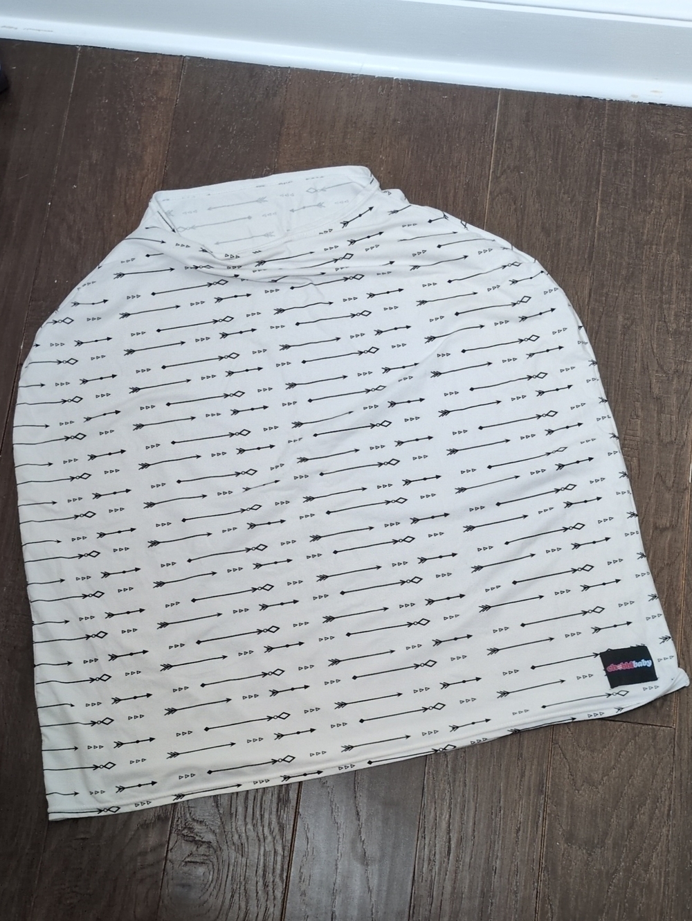 Car Seat‎ Cover And Nursing Cover With Arrow Print Black And White